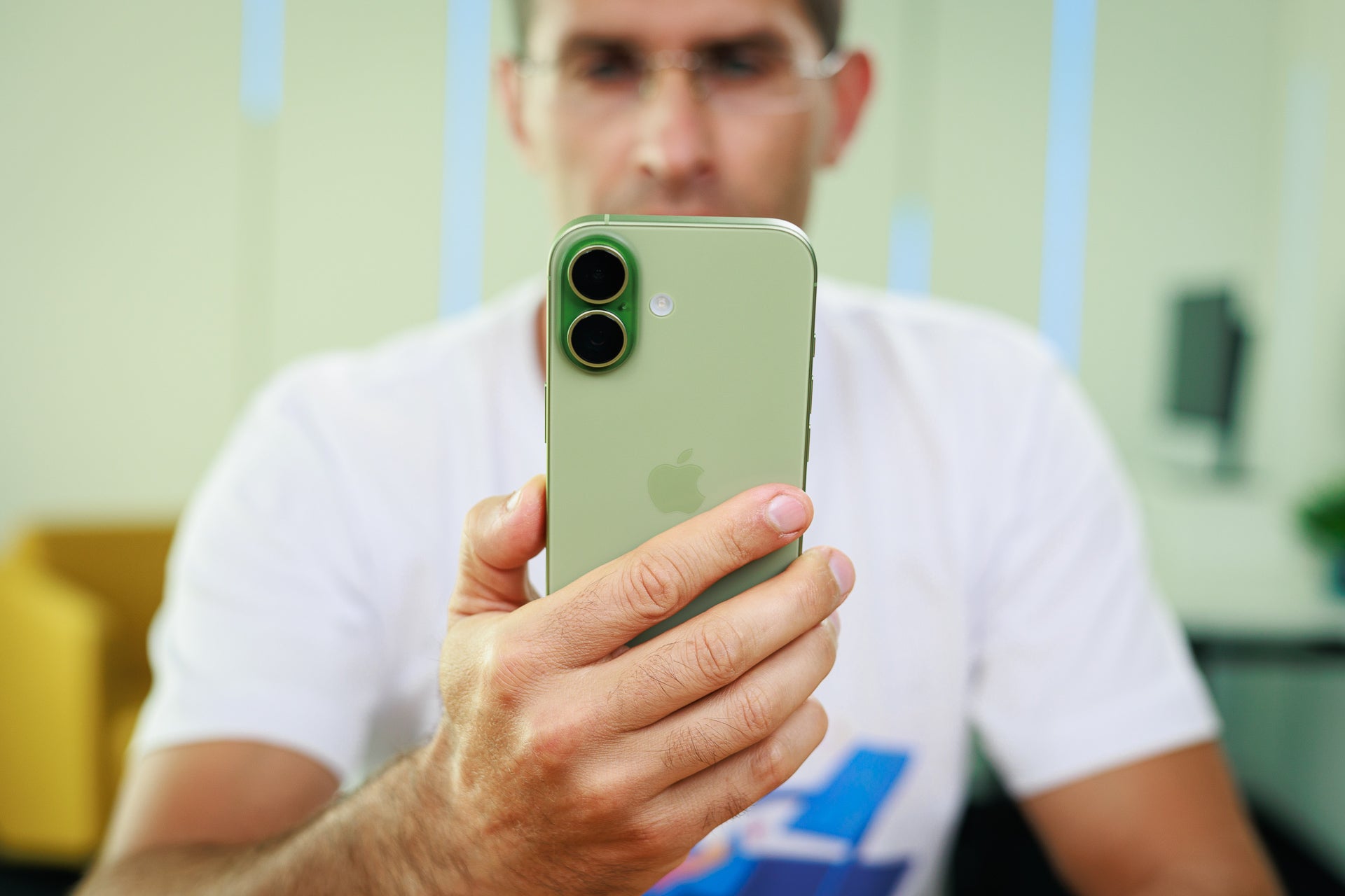 The base iPhone 17 has surpased expectations in Q3 2025. | Image credit – PhoneArena - Samsung beats Apple again, but you wouldn’t guess the fastest-growing smartphone brand in the world