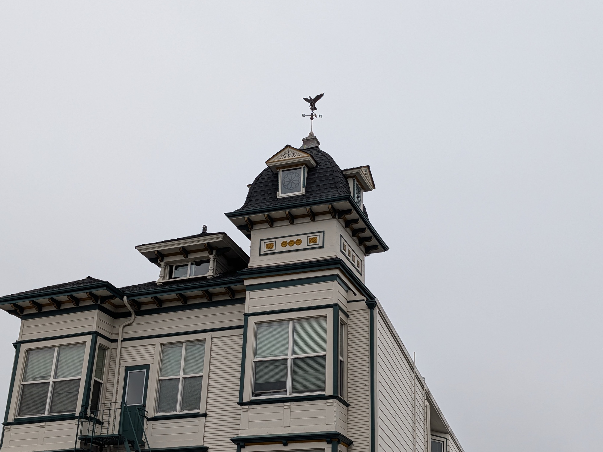 Victorian house by  Pixel 10 Pro