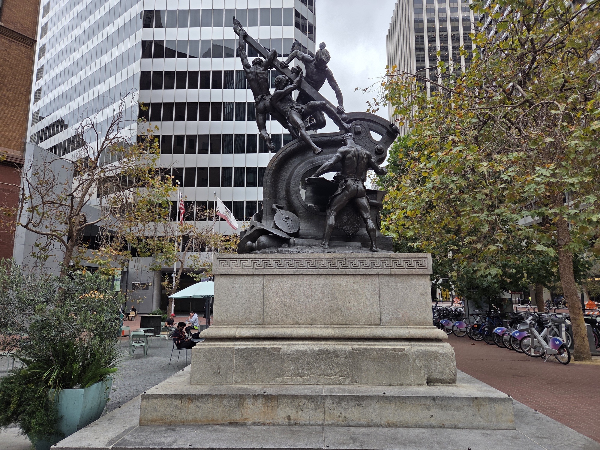 Plumber statue shot by Galaxy S25 Plus