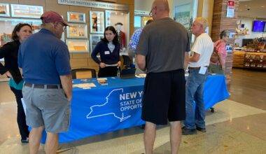 Island residents applaud Thruway Authority for EZ Pass session.