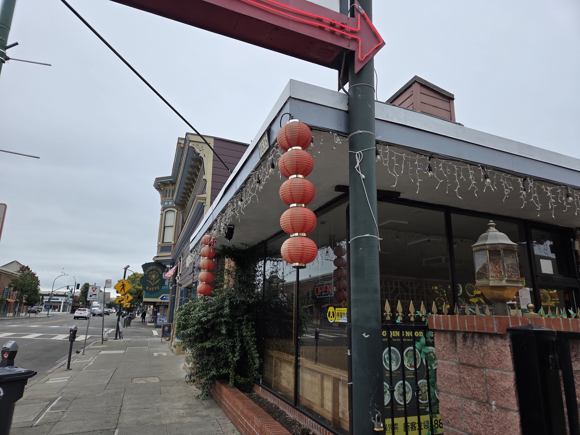 Lamps shot by Galaxy S25 Plus