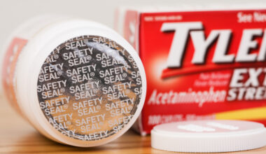 Tylenol faces a new crisis — and echoes of 1982 loom large