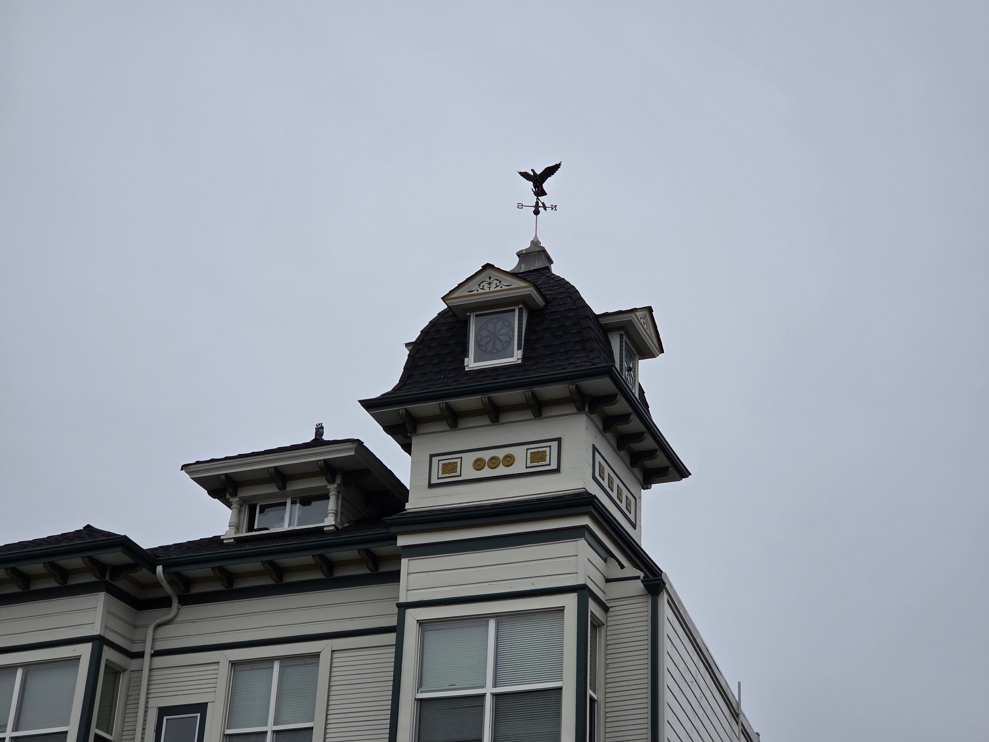 Victorian house by Galaxy S25 Plus