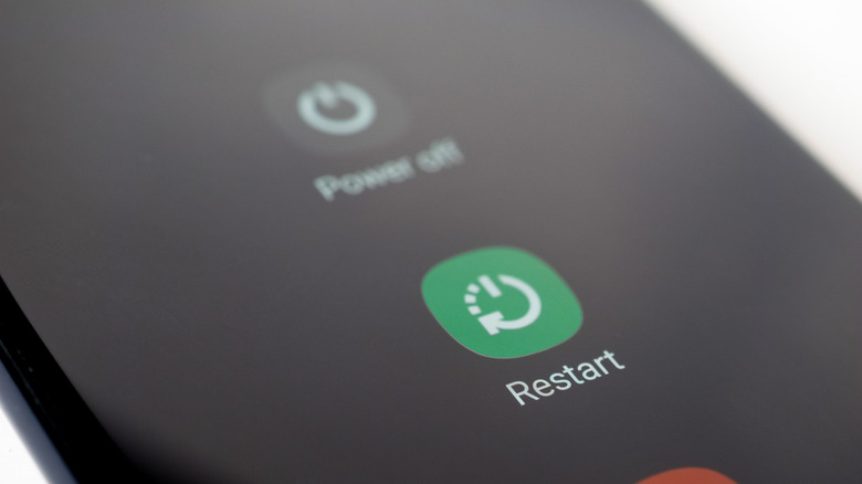 Restart and shutdown options on a smartphone