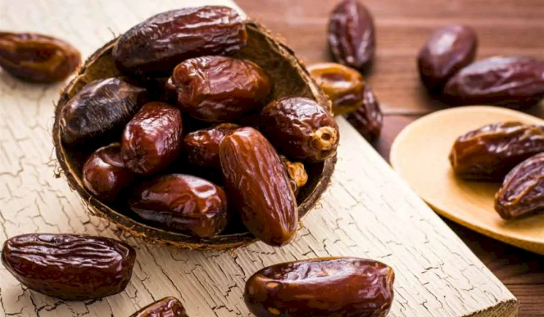 Fresh or Dried Dates: Which is Better in Terms of Fiber and Nutrients?