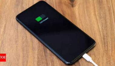 8 smartphone charging mistakes that you should stop doing right now