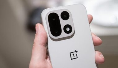 I Tested the OnePlus 15 and Its Massive 7,300-mAh Battery Deserves a Medal