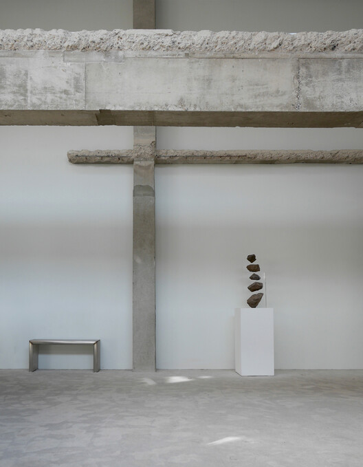 Coor Seongsu Flagship Store / ATELIER KHJ - Interior Photography, Concrete, Column