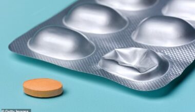 Cholesterol-lowering medication statins appear to protect brain function in breast and lymphoma cancer patients for up to two years after their treatment.