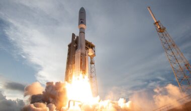 Watch Atlas V rocket launch huge communications satellite to orbit today