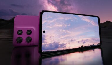 Motorola's new phones are easy on your wallet, and just in time for holiday shopping