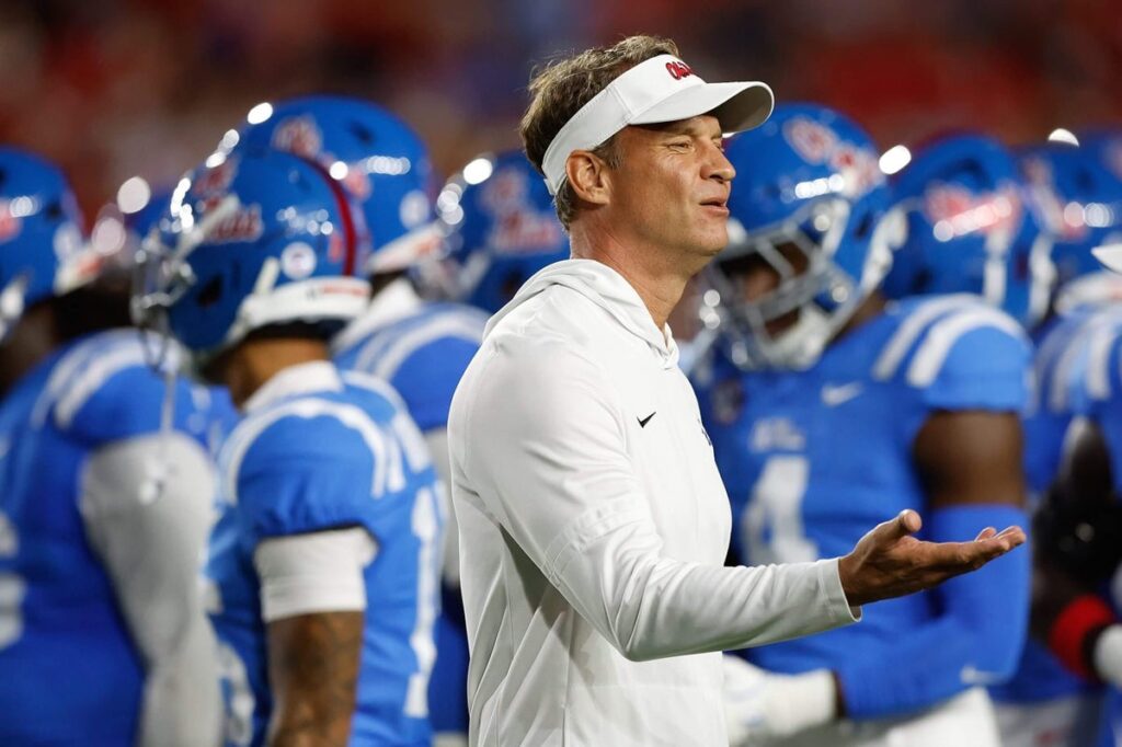 Lane Kiffin in front of Ole Miss players during a game.