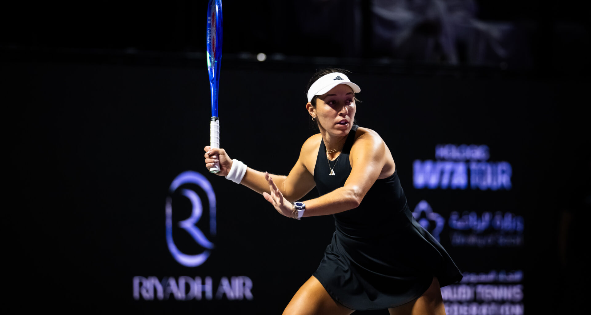 Pegula finds her balance to outlast Gauff in three-set opener