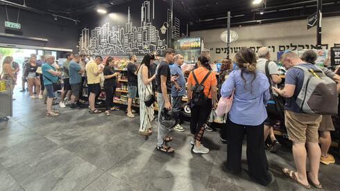 iPhone frenzy grips Israel as shoppers flood supermarkets for discounted devices