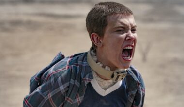 Stranger Things TV people fought with the Stranger Things play people over spoilers