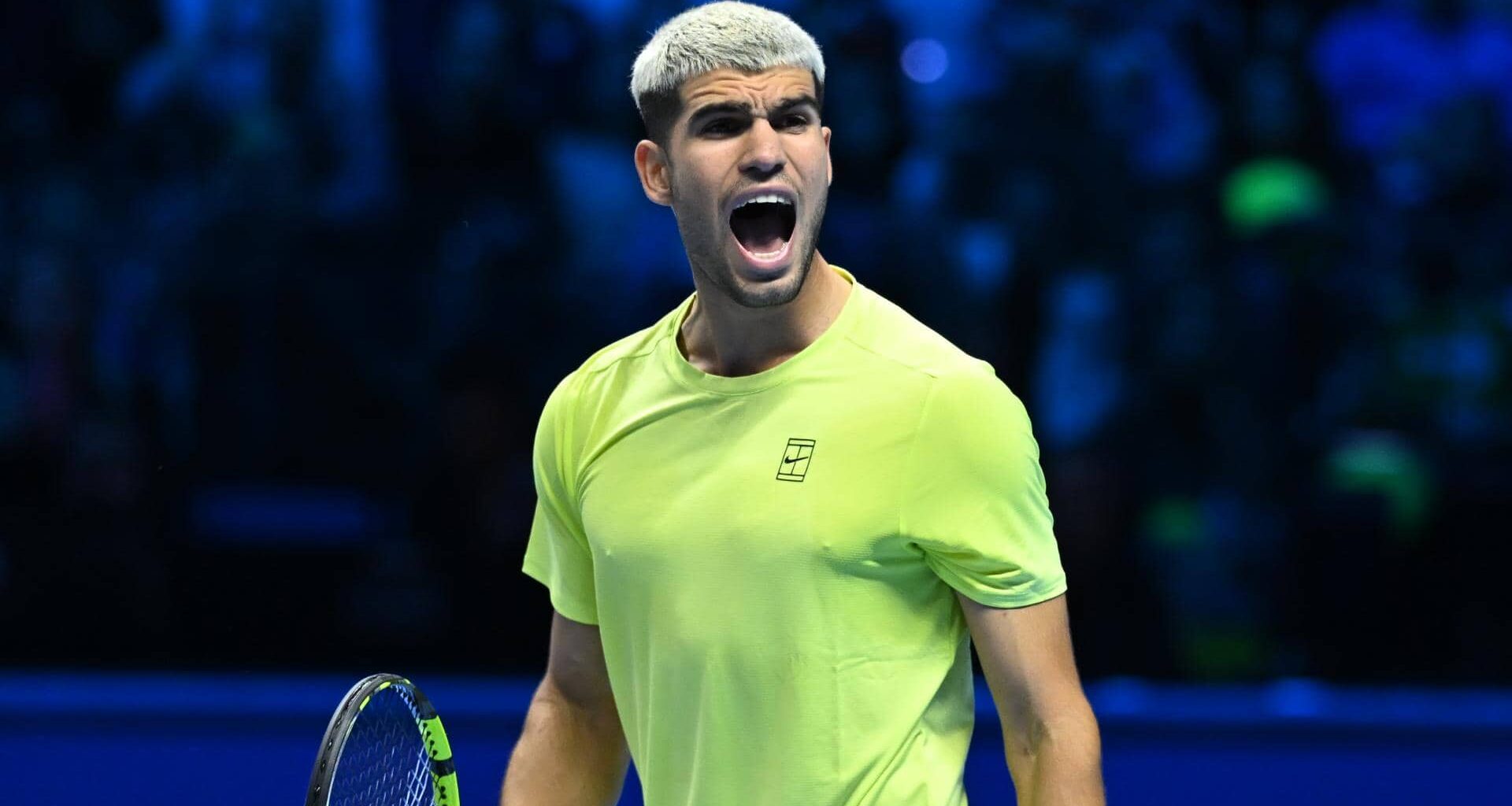 Carlos Alcaraz hits his range vs. Alex de Minaur, kicks off Nitto ATP Finals bid | ATP Tour