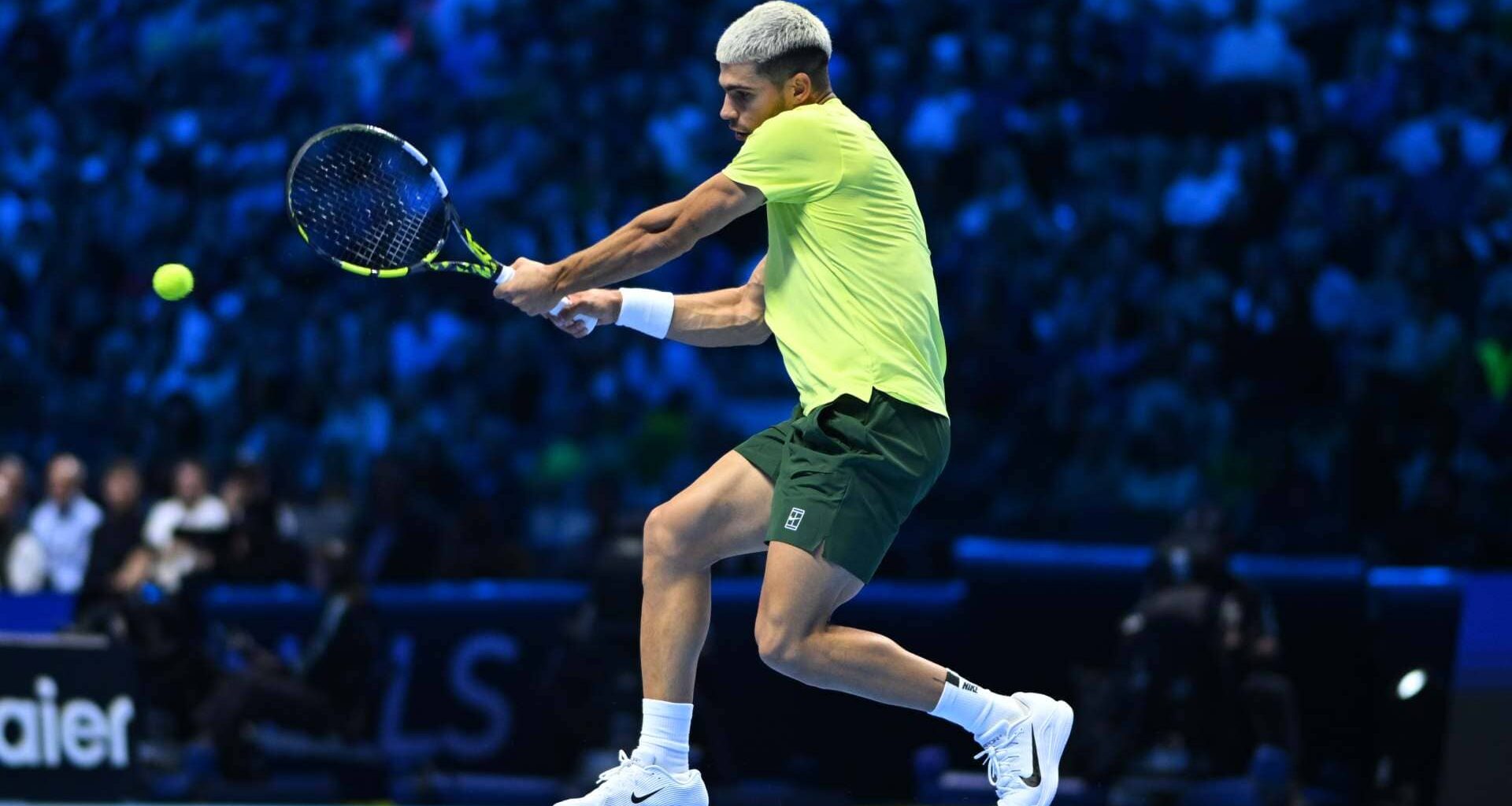 Carlos Alcaraz outlasts Taylor Fritz in three-set thriller at Nitto ATP Finals | ATP Tour