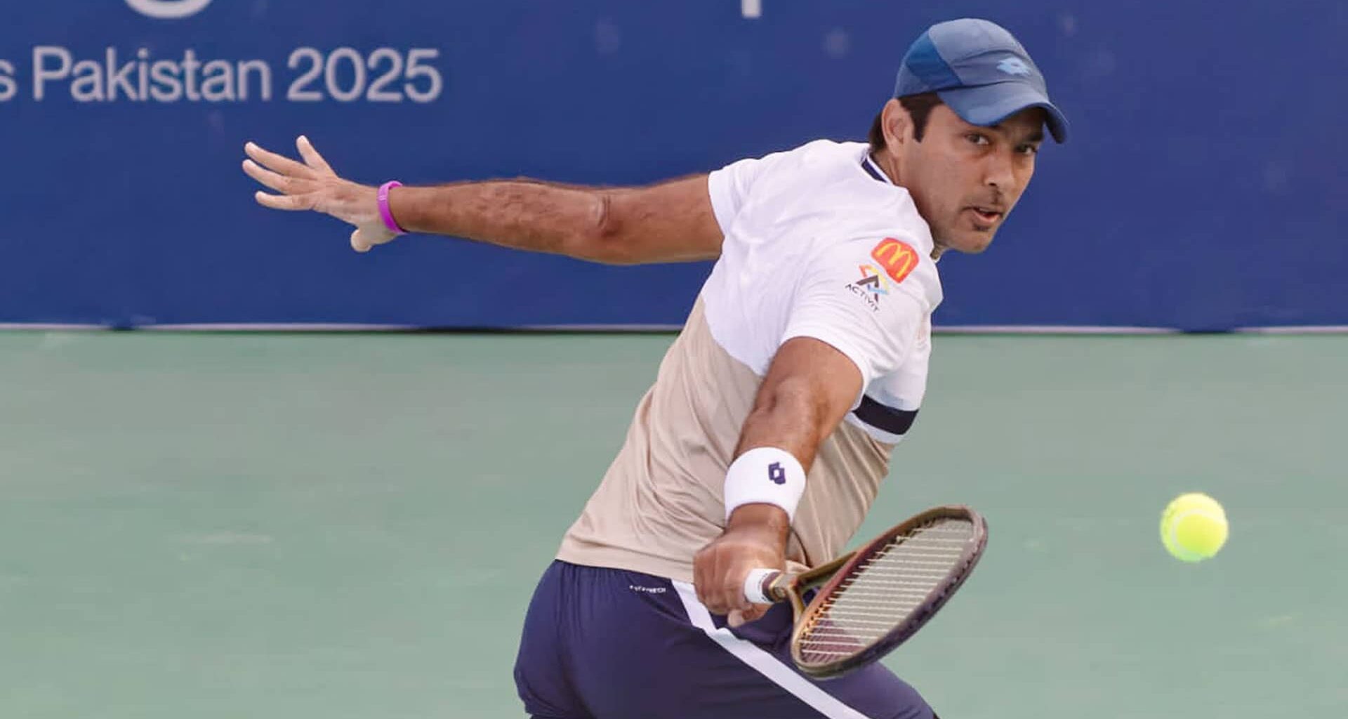 Aisam-Ul-Haq Qureshi in action at an ATP Challenger Tour event in Islamabad.