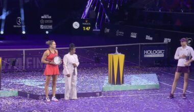 Controversy at the WTA Finals 2025: Rybakina refuses to take a photo with the WTA CEO. Photo: Getty
