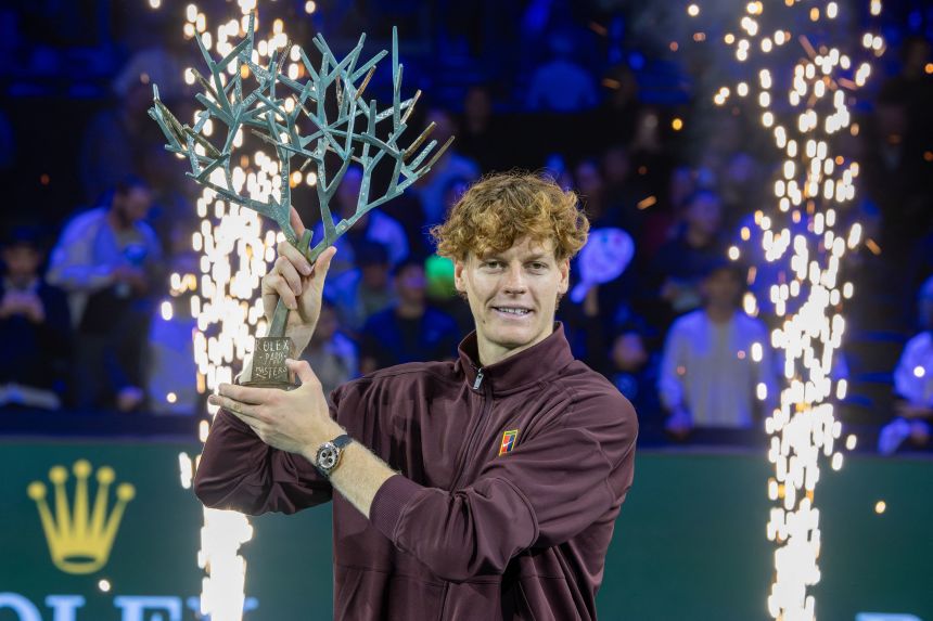 Jannik Sinner is on a hot streak on indoor courts having recently lifted his maiden Paris Masters title