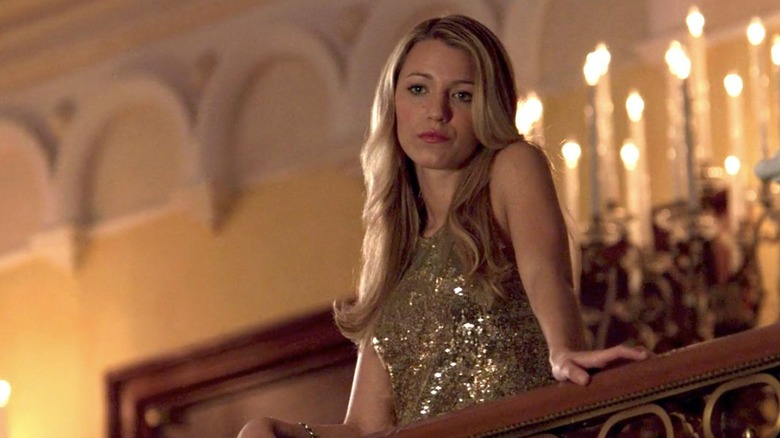 Serena (Blake Lively) is bored on the stairs in Gossip Girl