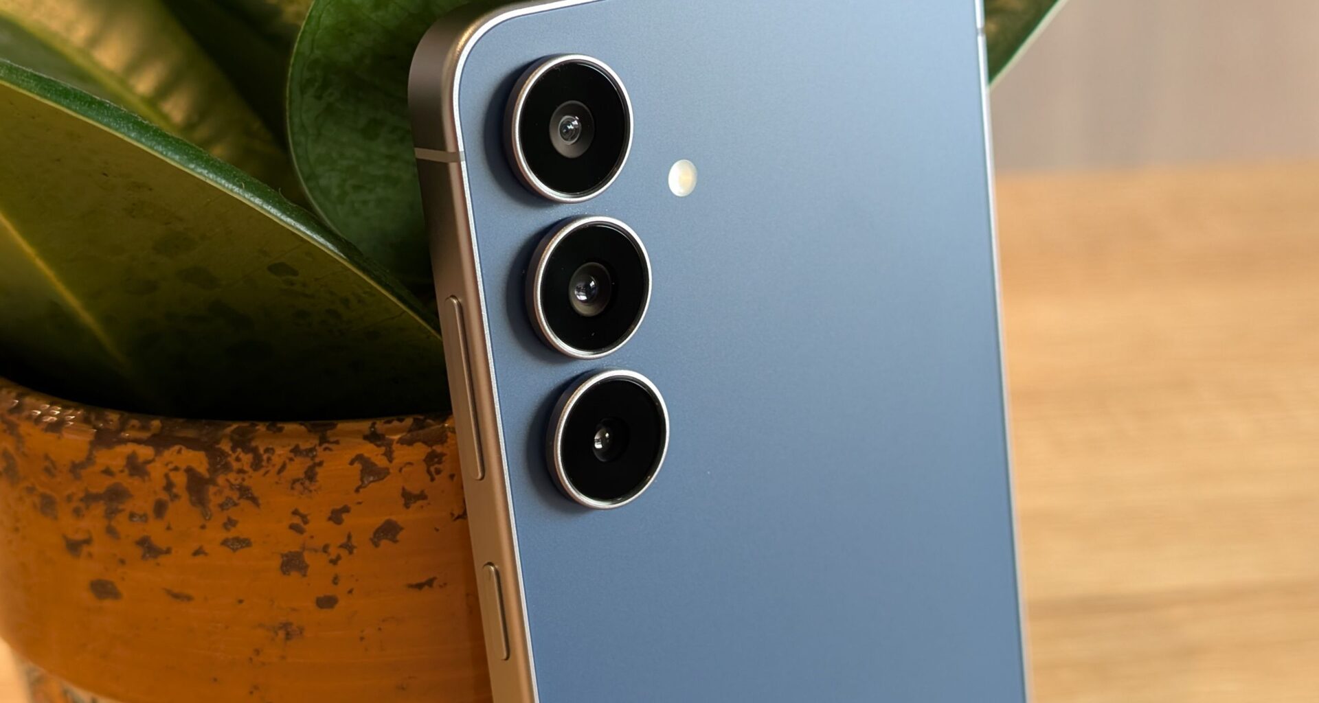 Save £150 on the new Samsung Galaxy S25 FE with this early Amazon Black Friday deal