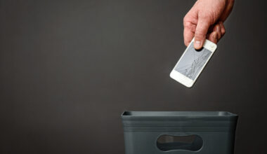 How To Dispose Of Old Smartphones (The Safe Way)