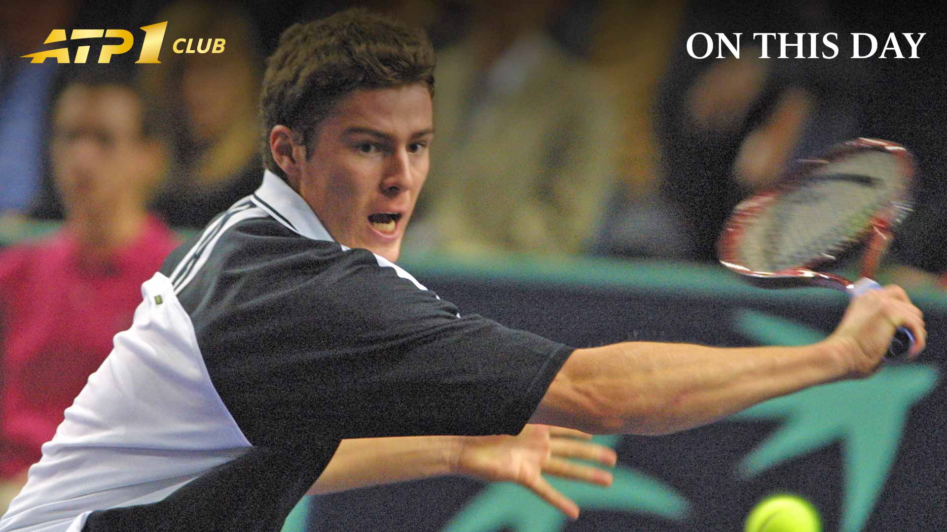 Marat Safin in action during the 2000 Rolex Paris Masters, where he lifted the trophy to become World No. 1.