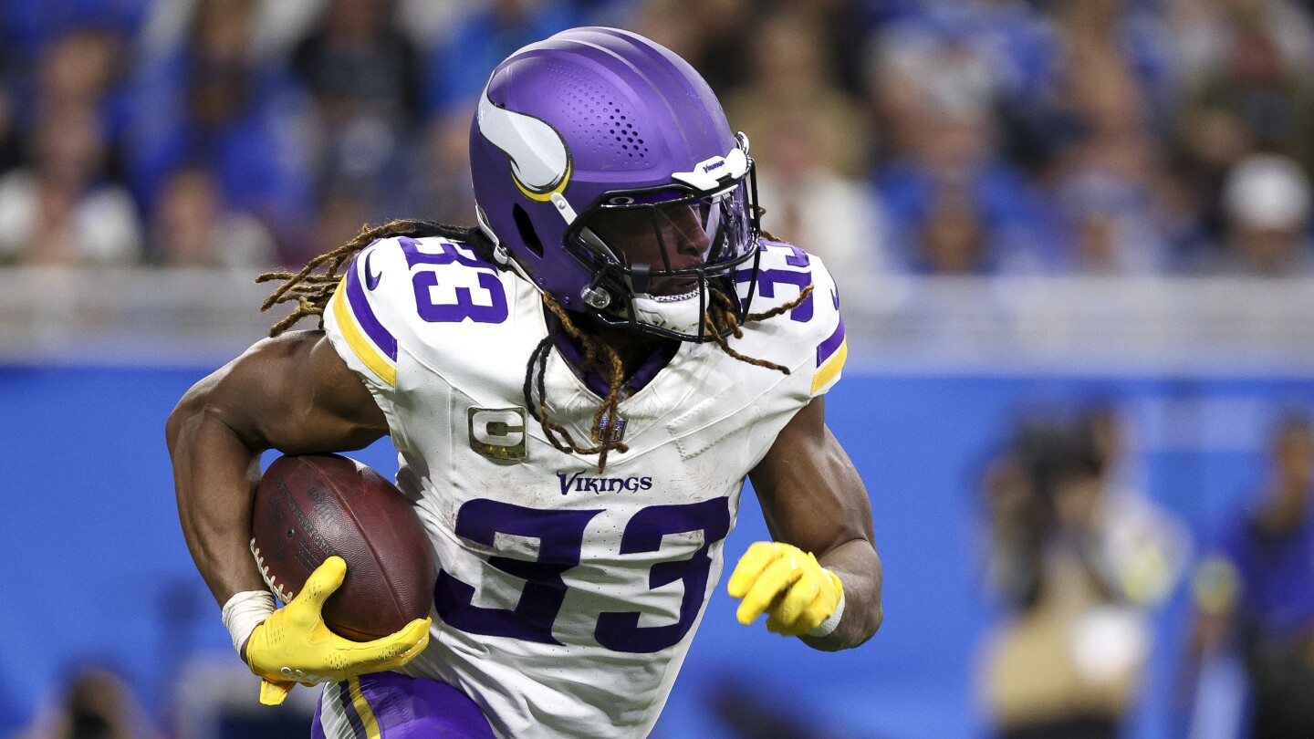 Vikings list Aaron Jones as questionable for Week 10