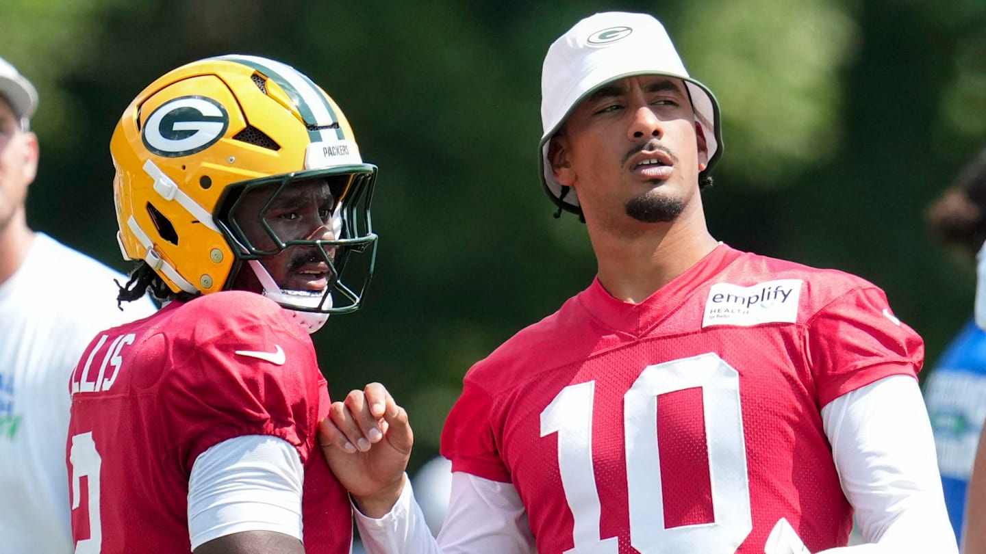 Packers Issue Update on QBs Jordan Love, Malik Willis After Injuries vs. Bears