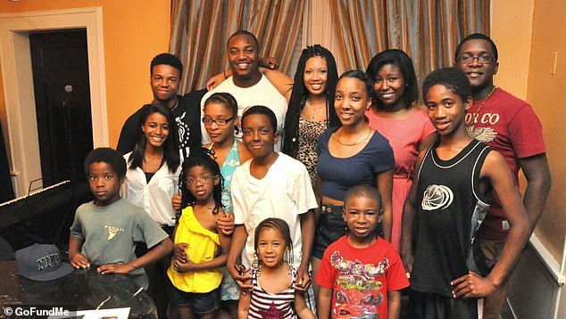 Here the actress is seen with several members of her family