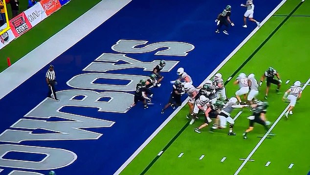 UNLV Rebels suffered a humiliating mistake after Matt Brynes (85) collided with a teammate