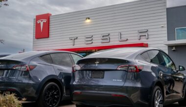 U.S. auto safety agency probes Tesla Model 3 emergency door release