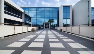 CoreWeave vs. Nebius: Which AI Infrastructure Stock is the Better Buy? - December 29, 2025