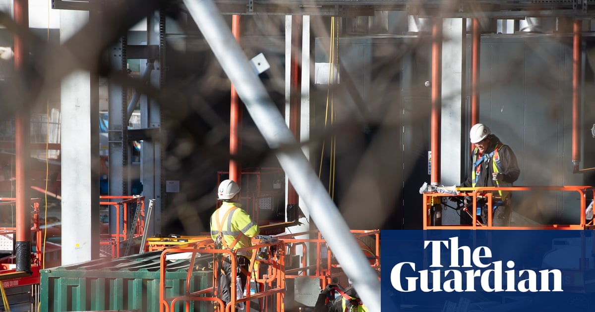 UK construction sector ‘suffers sharpest slowdown since first Covid lockdown’ | Construction industry