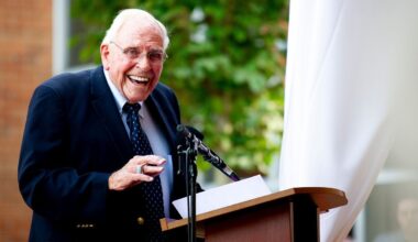 Roy Kramer, SEC commissioner and BCS architect, dies at 96