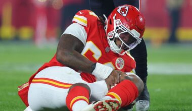 Chiefs' Wanya Morris, Trent McDuffie exit in loss to Texans