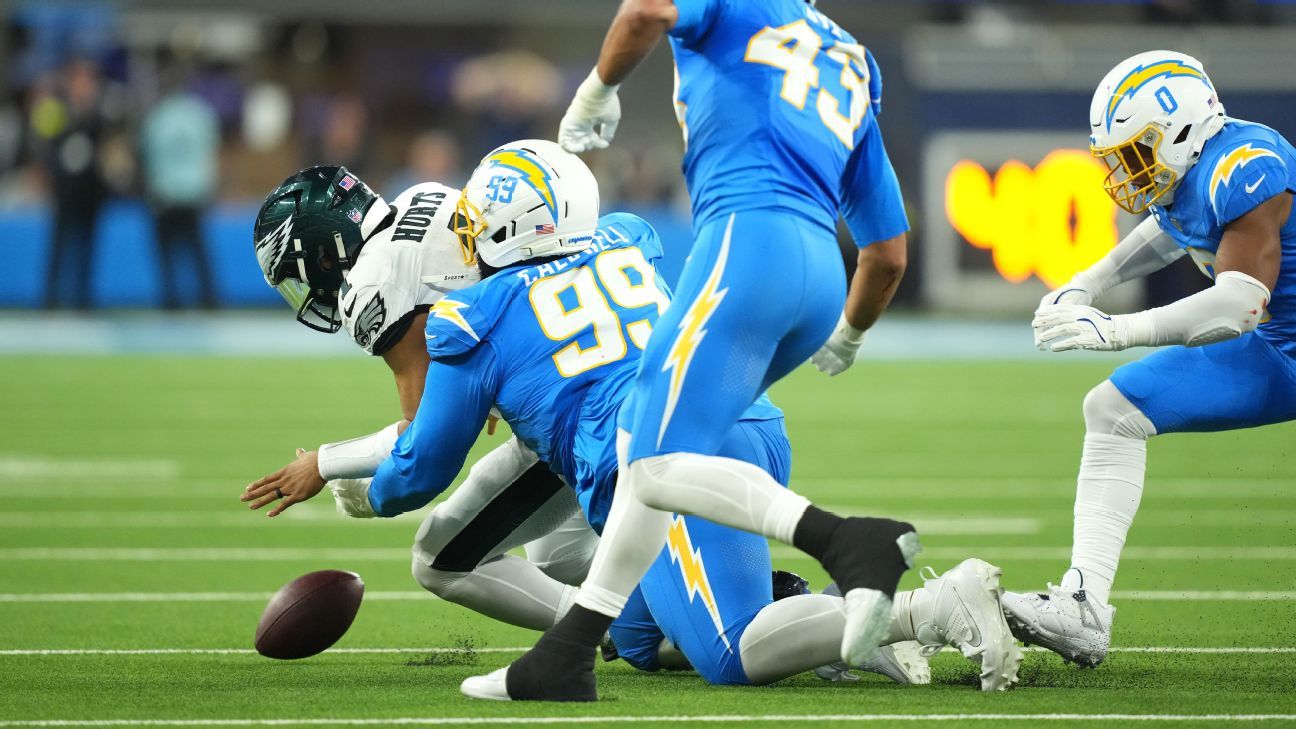 Eagles QB Jalen Hurts first with 2 turnovers on same play