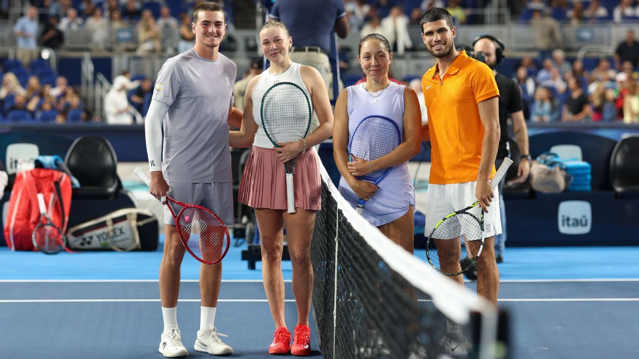 Carlos Alcaraz, other stars play exhibition at Marlins' park