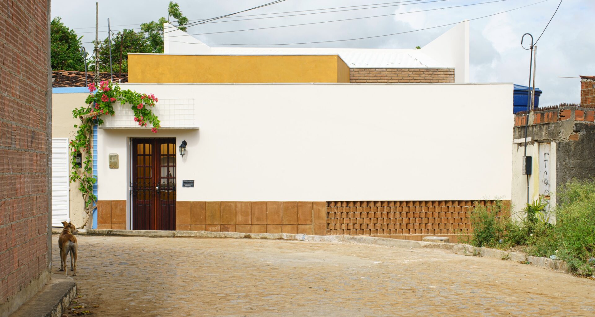 Mom's House / Studio Zé