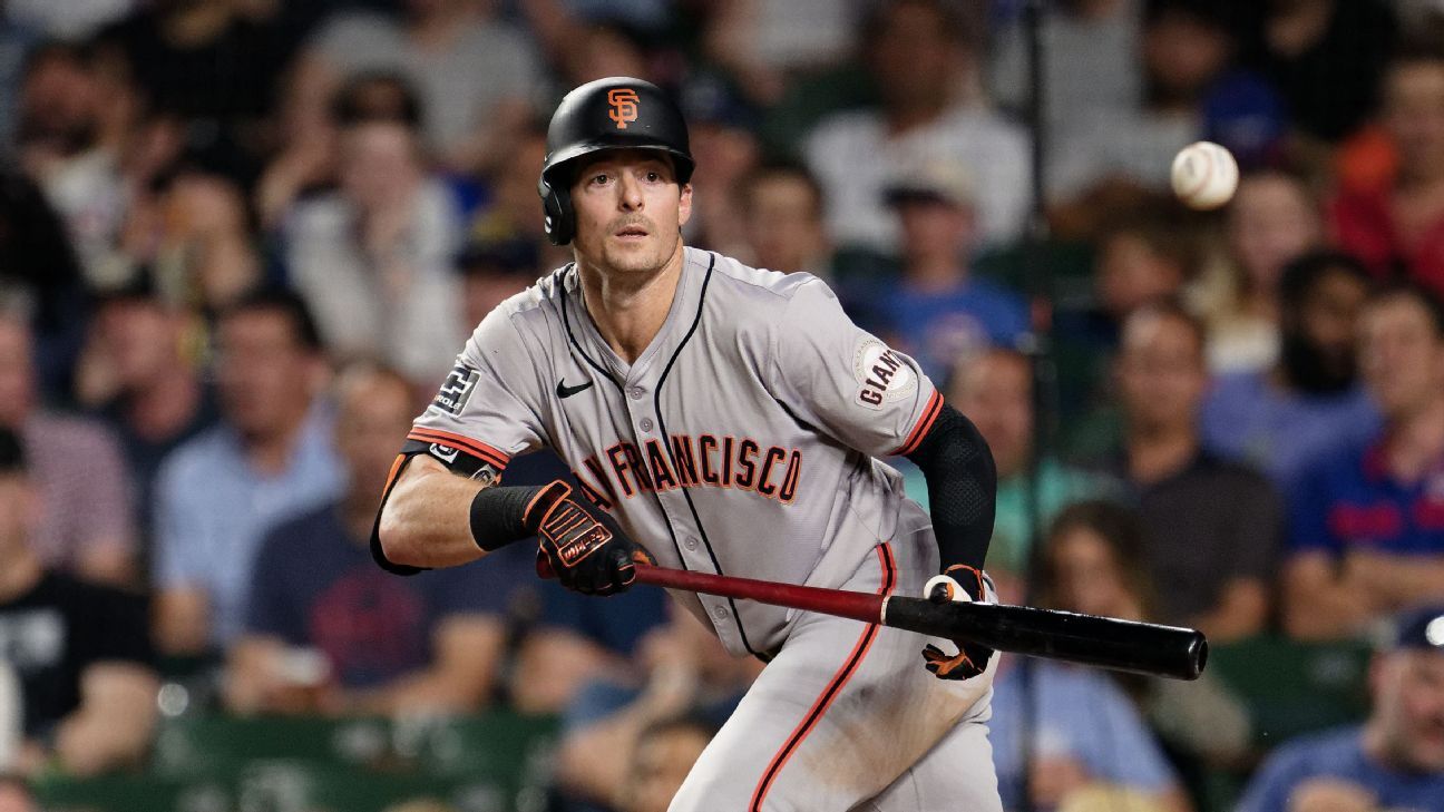 Braves sign vet outfielder Mike Yastrzemski to 2-year deal