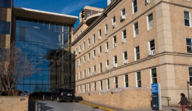 Nurses union alleges ICE is allowed to dictate patient care at Legacy Emanuel