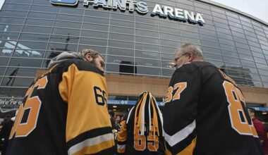 9122183_web1_ptr-PensHawks03-101123