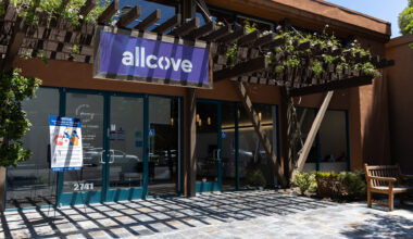 'Well worth it’: Palo Alto students rally to save mental health center