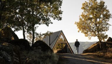 Mountain Shelters / Filipe Pina
