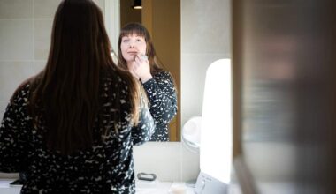 Finnish workplaces should offer bright light therapy to fight winter darkness blues, THL researcher says | Yle News