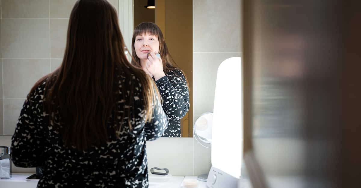 Finnish workplaces should offer bright light therapy to fight winter darkness blues, THL researcher says | Yle News