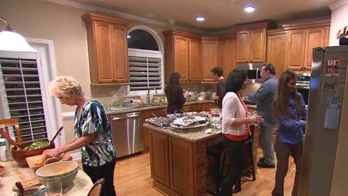 Awkward holiday conversations? Therapist explains how to set healthy boundaries