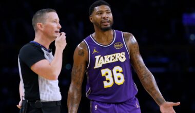 Lakers' Smart fined $35K for obscene gesture toward official