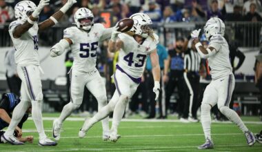 Vikings dominate Lions despite woeful passing game